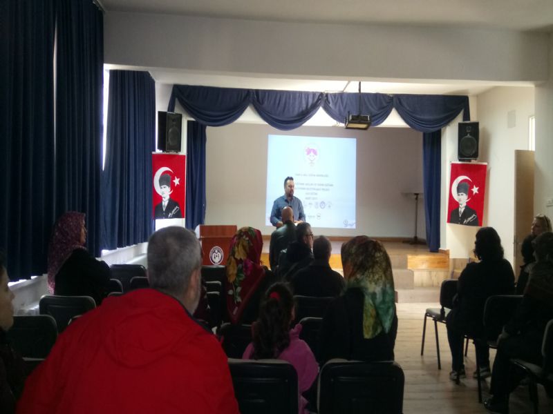 zmir Oemtek- 17.03.2017-Eitim Orta Okullarmzdan Konak .E.M.E.M renci velilerine Aile Eitimi Seminerinin 1.Oturumu(Bamsz Yaam Becerileri) yapld