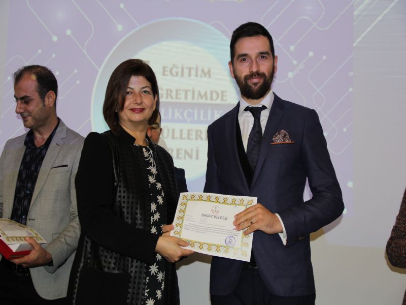 zmir Oemtek- 17.11.2017-ZEL ETMDE MESLEK VE TEKNK ETMN KALTESNN  GELTRLMES PROJES (ZMROEMTEK) DL TREN YAPILDI...Proje Ekibine Baar Belgeleri Verildi...