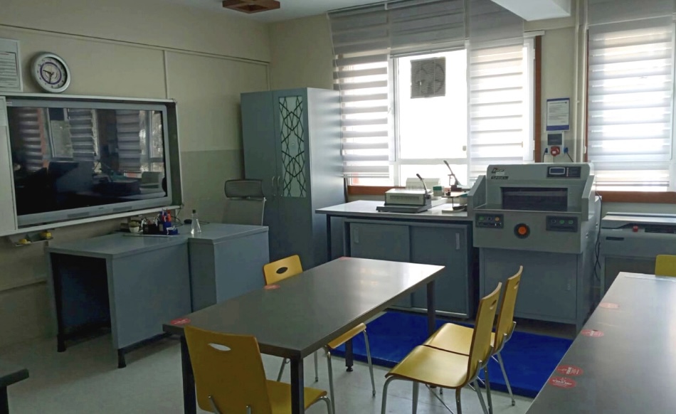 Buca �eyh �amil �zel E�itim Meslek Okulu Matbaa �retim Teknolojileri At�lyesi