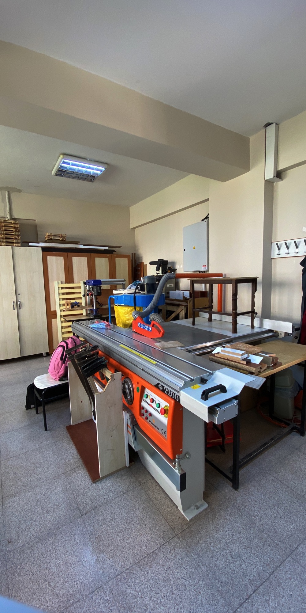 Buca �eyh �amil �zel E�itim Meslek Okulu Mobilya ve I?c? Mekan �retim Teknolojileri At�lyesi