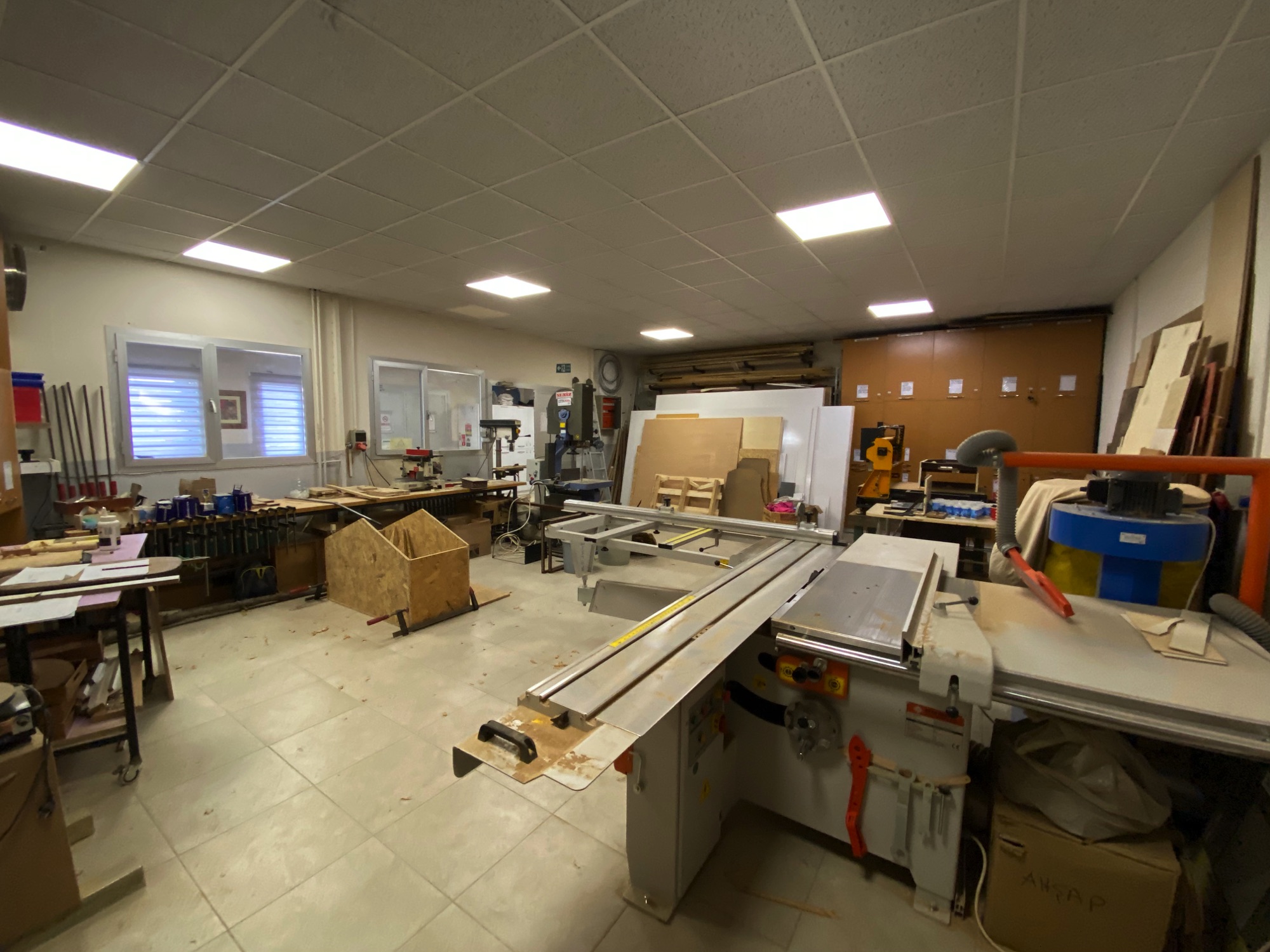 Konak �zel E�itim Meslek Okulu Mobilya ve �� Mekan �retim Teknolojileri At�lyesi